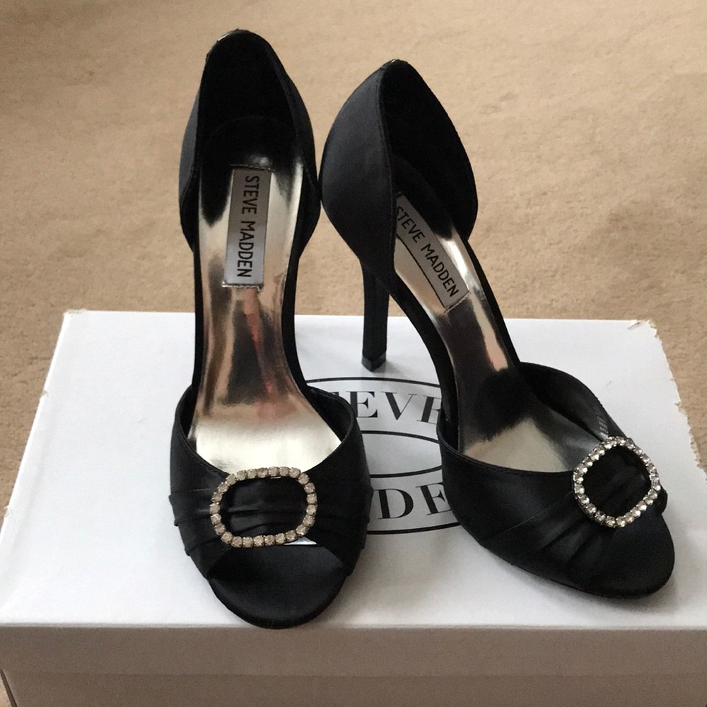 Steve Madden Peep toe pumps